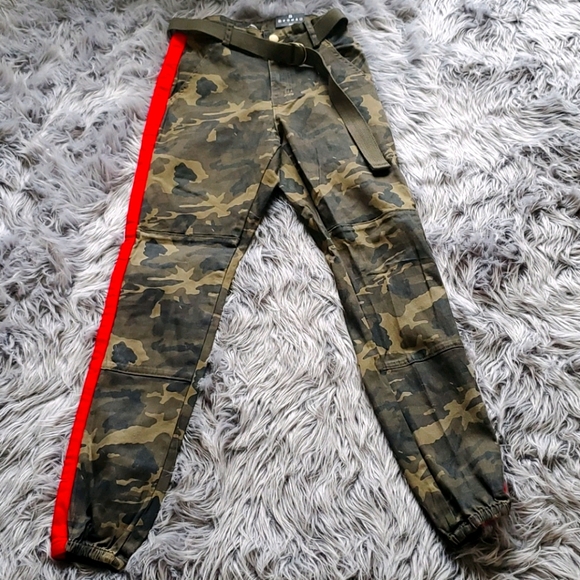 Camo Joggers - Picture 2 of 4